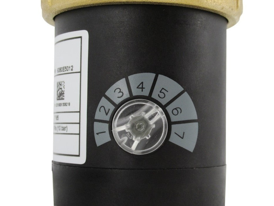Nærbilde av Speidel Pumpe (Xylem) for Braumeister 10L, 20L og 50L - ny versjon - som viser det svarte, sylindriske huset med en nummerert skive (1-7) og en tydelig justeringsknott satt til 4 for kontroll av pumpehodet.