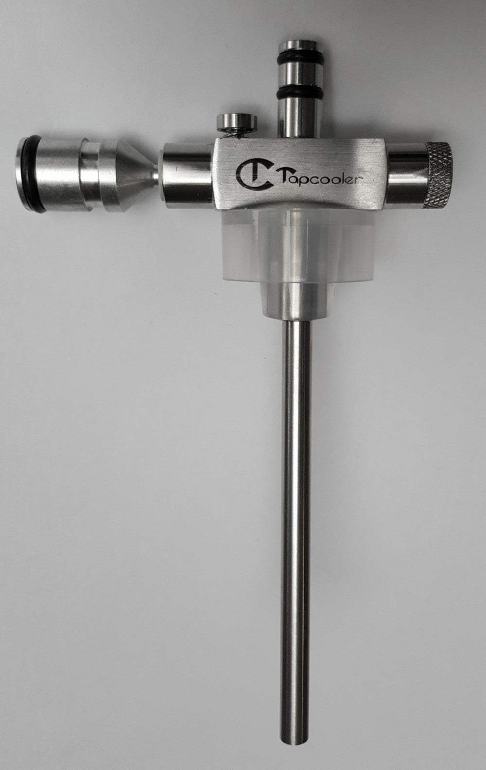 Tapcooler Ball Lock Adapter for Mottrykksfyller fra Tapcooler, vist med koblinger og midtrør, er vist på en vanlig hvit bakgrunn.
