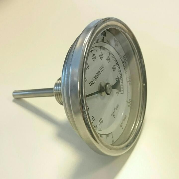 Brewshop Termometer med 4,5 cm sonde er et analogt termometer i rustfritt stål med en tydelig Celsius-skive og en slitesterk metallsonde som er enkel å sette inn.