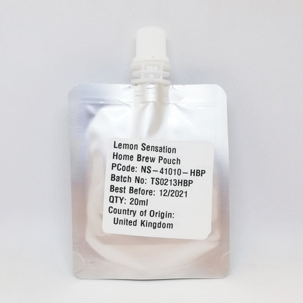 En 20 ml sølvfarget Totally Natural Solutions hjemmebryggingspose, merket NaturalSensation Sitron fruktessens, UK-opprinnelse, best før 12/2021 - ideell for ølpartier som ønsker en sitronforsterkning. Batchnummer er inkludert for kvalitetssikring.