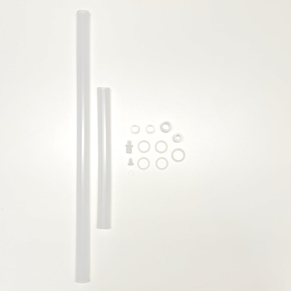 Grainfather G70 Silicon and Seals Pack fra Grainfather inneholder to klare plastrør i forskjellige lengder, små hvite tetninger og beslag - ideelle reservedeler for reparasjoner eller oppgraderinger av Grainfather G70.