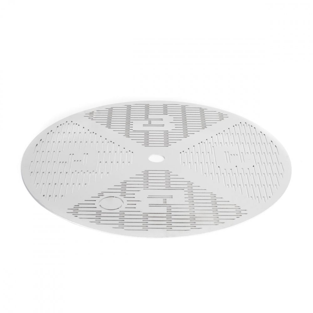 Brewtools Filter, Laserkuttet, til B40pro er en rund, flat metallplate med små slisser og hull i et symmetrisk mønster, vist på en vanlig hvit bakgrunn.