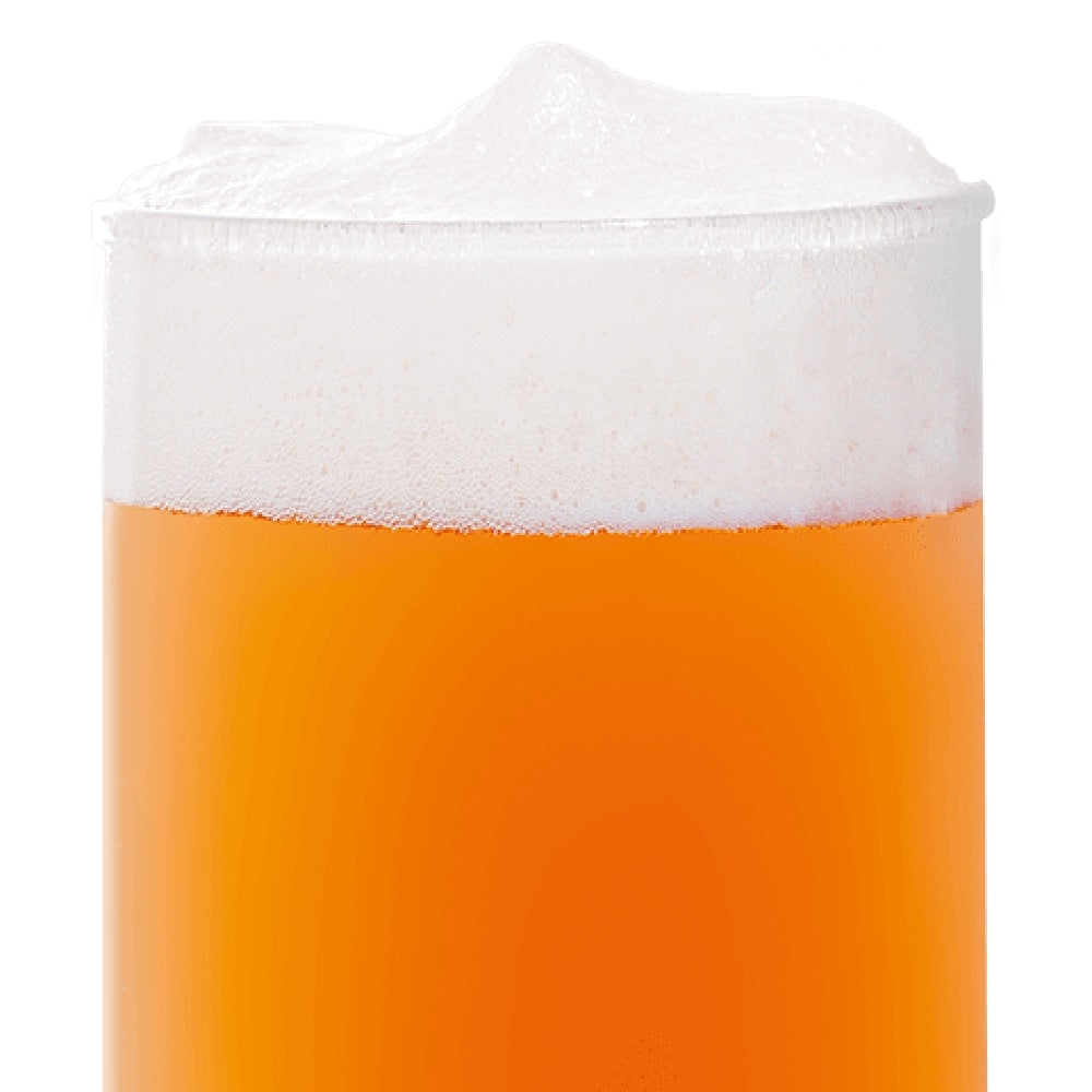 Nærbilde av et glass fylt med ravfarget øl, brygget med BEST Pale Ale Malt (5-7 EBC) 100G fra Bestmalz og toppet med et tykt lag hvitt skum.