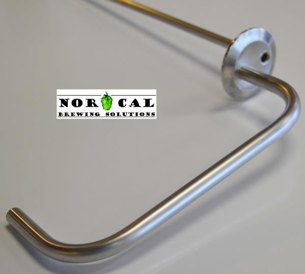 Norcal 1,5" Tri-Clamp Blow-Off Tube med termobrønn, med en kroket ende og sirkulær monteringsplate, er perfekt for bruk med en Inkbird temperaturregulator; vist på en hvit bakgrunn med Norcal-logoen.