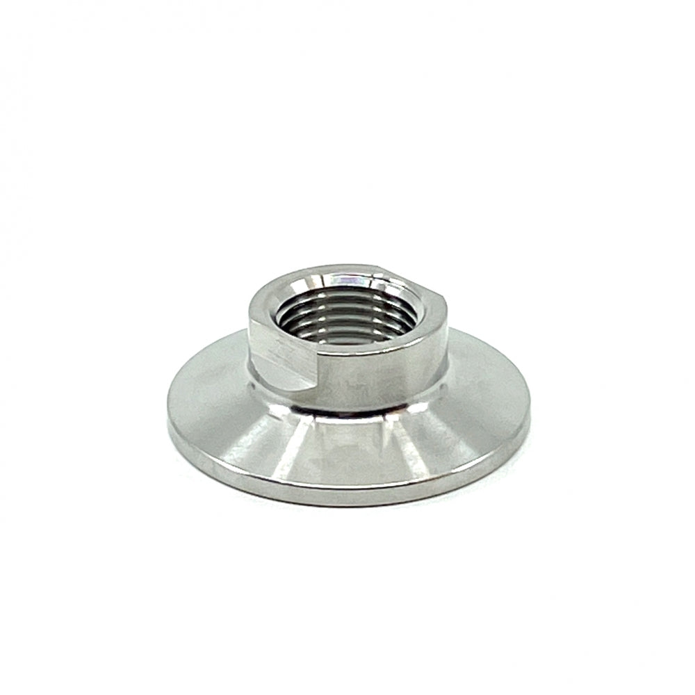 Brewshop 1,5" Tri-Clamp x 1/2" BSP (hunn) flensmutter er laget av rustfritt stål 304, har en bred, sirkulær base og er vist mot en hvit bakgrunn.