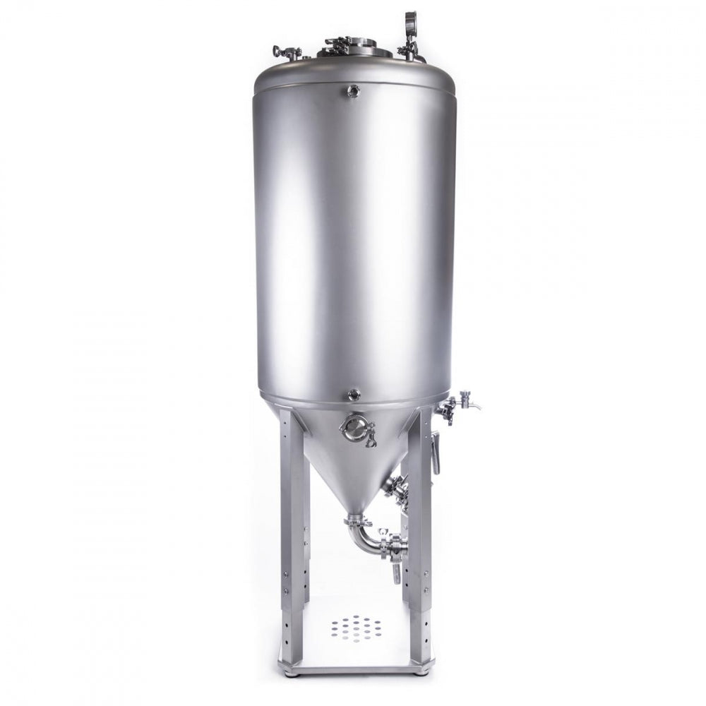 Brewtools F300 Unitank, en stor konisk fermenter i rustfritt stål med ventiler og beslag fra Brewtools, står på en metallramme mot en hvit bakgrunn.