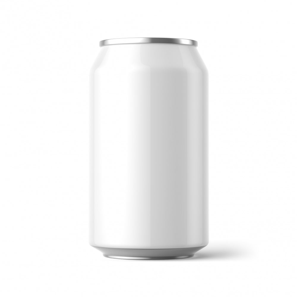 En 330 ml ølboks hvit fra Canpack står oppreist på en hvit bakgrunn; denne blanke aluminiumsboksen ligner standard norske ølbokser og er tilgjengelig som Hel pall (6240 stk).