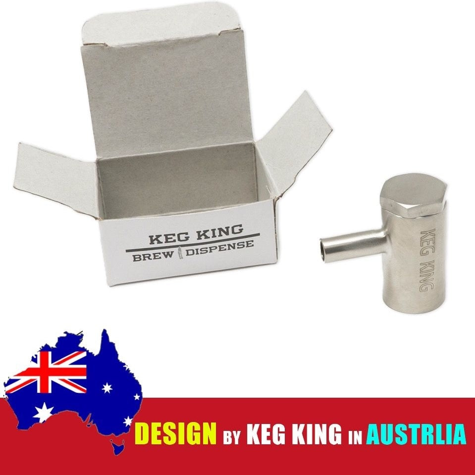 En Keg King Quickie - Cornelius Post Dispenser i metall er avbildet ved siden av en åpen, hvit KEG KING BREW DISPENSE-eske, med tekst og et australsk flagg nederst.