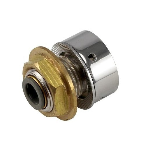 Nærbilde av Brewshops Kort gjennomføring til tappekran med John Guest 3/8" hurtigkobling fra Krome Dispense, som viser et metallarmatur med deler i messing, krom og rustfritt stål samt en gjengeseksjon og gummipakning.