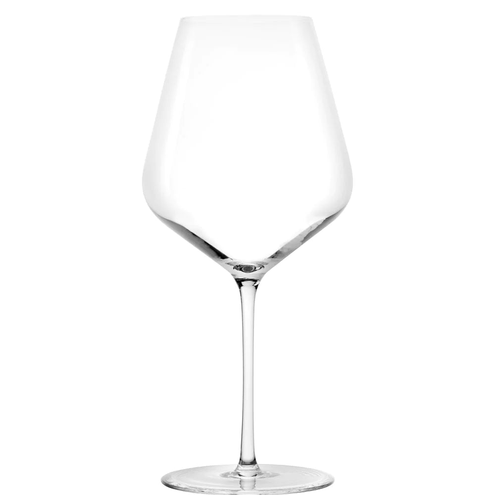 STARlight Burgunder vinglass 820 ml fra Stölzle Lausits er et klart, elegant krystallglass med høy stilk og bred skål, vist stående på en hvit bakgrunn. Dette settet inneholder 6 glass.