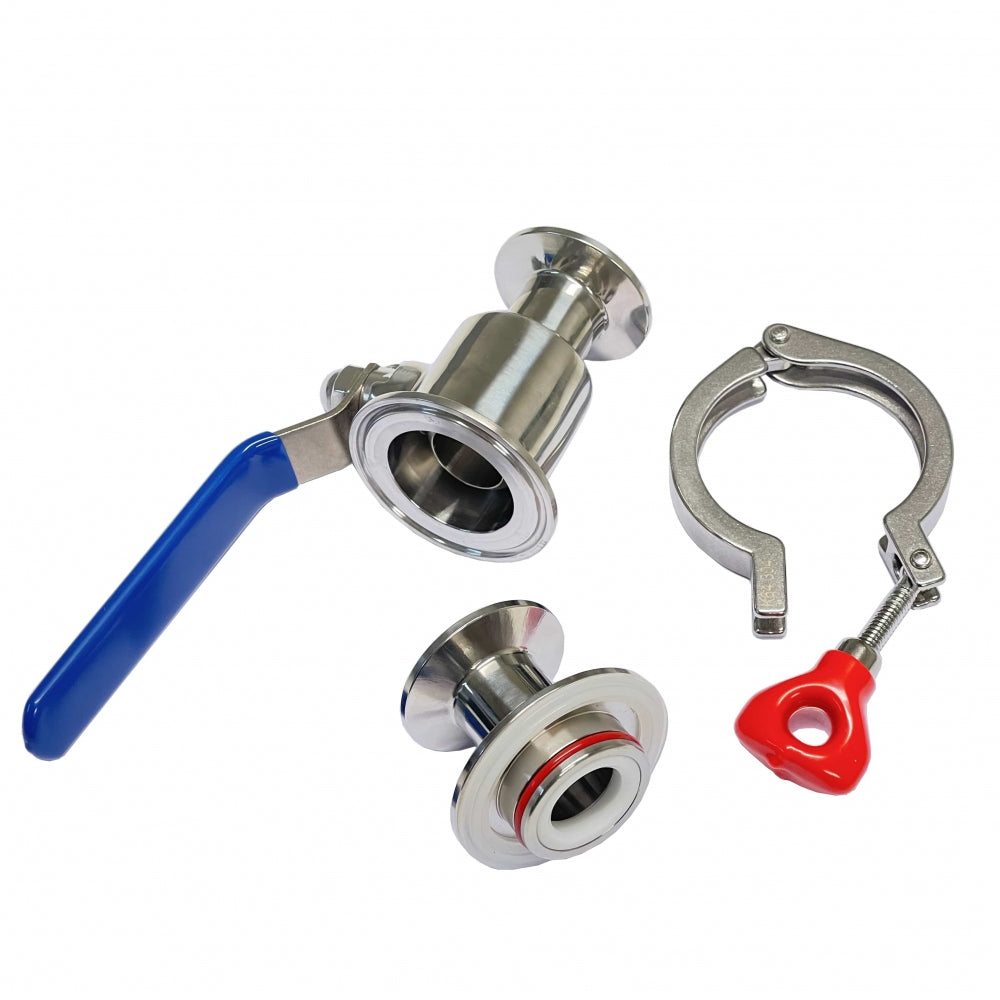 Brewshop 1,5" Tri-Clamp Quick Clean Kuleventil-settet inneholder en ventil med blått håndtak i rustfritt stål 304, to beslag, en klemme og en rød plastnøkkel på hvit bakgrunn.