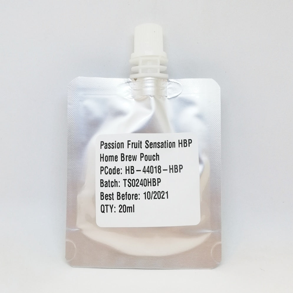 En sølvfarget 20 ml NaturalSensation Pasjonsfrukt fruktessens Homebrew-pose fra Totally Natural Solutions, merket med produktkoder, batchnummer og best før 10/2021 - ideell for ølbrygging.