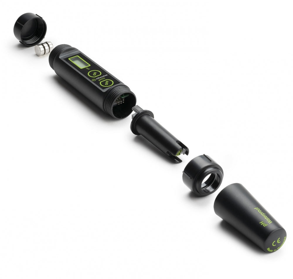 Milwaukee PH54 vanntett pH-meter med utskiftbar probe vises her i svart, demontert i sine deler, med tydelig synlig skjerm og knapper på hoveddelen.
