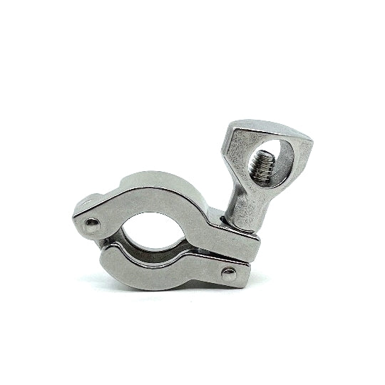 Brewshop 3/4" Tri-Clamp Klemme, laget av rustfritt stål 304 med en skruemekanisme, er vist mot en hvit bakgrunn.
