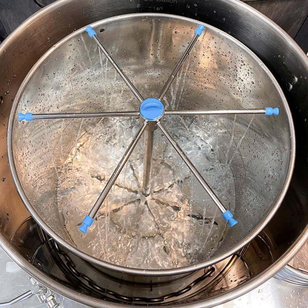 Brewtools Skylle-manifold Medium til Brewtools B80pro er en manifold i rustfritt stål som fordeler vannet jevnt over kornlaget ved hjemmebrygging, noe som forbedrer bryggeprosessen.
