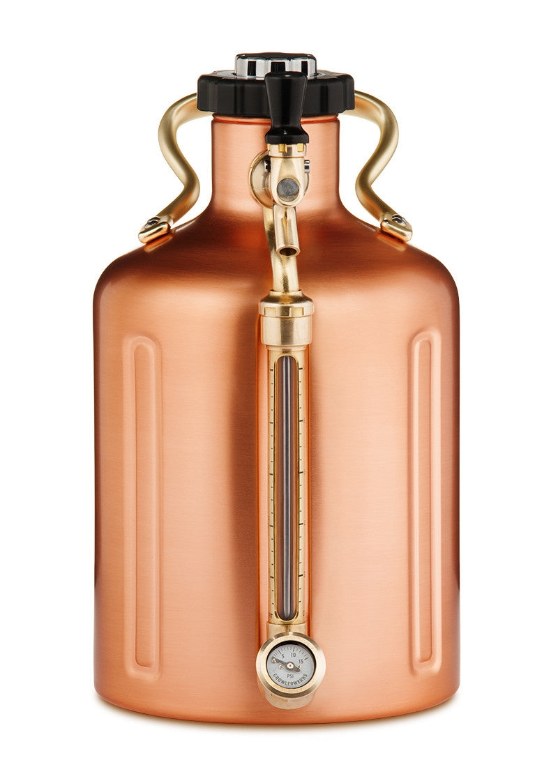 GrowlerWerks uKeg Pro 128 Copper-Plated (3,8 l) har en CO2-regulator, trykkmåler, vertikalt siktglass og svart hette med gullhåndtak.