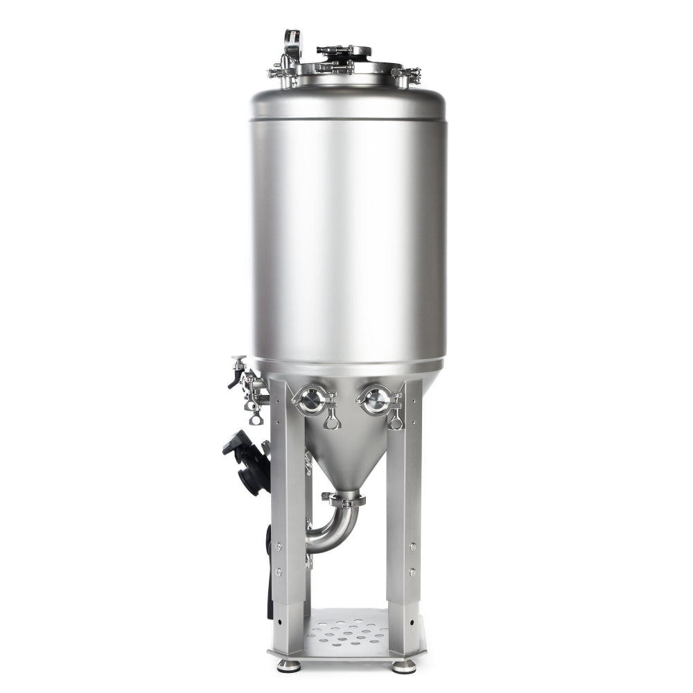 Brewtools F80 Unitank Light fra Brewtools er en fermenter i rustfritt stål med sylindertopp, ventilbeslag og stativ - ideell for hjemmebryggere - vist mot en hvit bakgrunn.