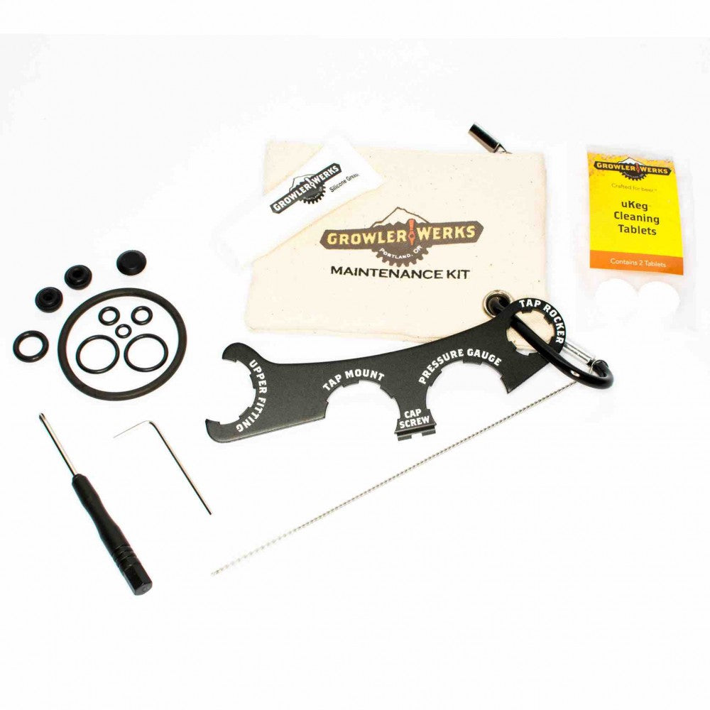GrowlerWerks uKeg Maintenance Kit inneholder pakninger, rengjøringstabletter, silikonfett, multiverktøy, skrutrekker, børste og en merkevarepose for omfattende pleie av growlers.