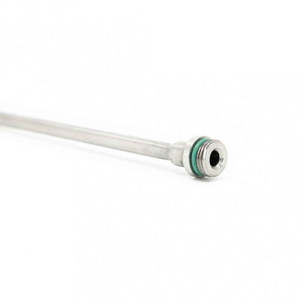 Et Brewtools M16 Dip Tube, MiniUni 30, med gjenget ende og to grønne O-ringer er vist på hvit bakgrunn.