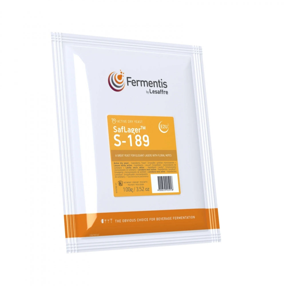 Fermentis 100 g SafLager S-189 er ideell til brygging av sprø pilsner og pilsnerøl. Pakken er hvit med oransje og svart tekst.