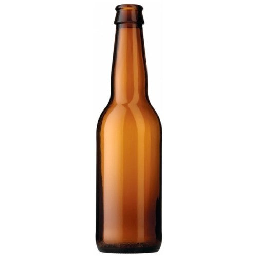 En Brewolution 0,33 liters longneck ølflasker fra en eske med 24 stk står oppreist mot en hvit bakgrunn.