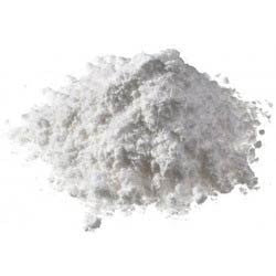 En liten haug med fint hvitt pulver - Brewshop Maltodekstrin 500g er perfekt til ølbrygging og hjelper deg med å lage fyldigere øl.