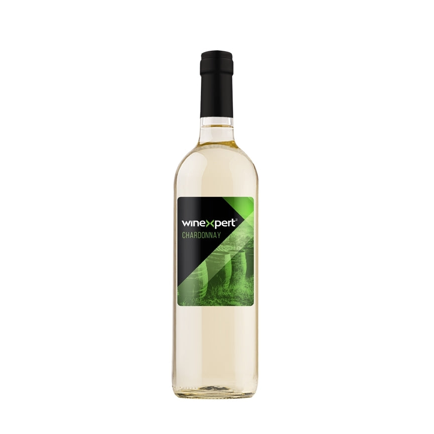 En klar glassflaske med Winexpert Reserve Vinsett - Chardonnay, Australia står oppreist på en hvit bakgrunn, med en svart og grønn etikett og forseglet med en svart kapsel.