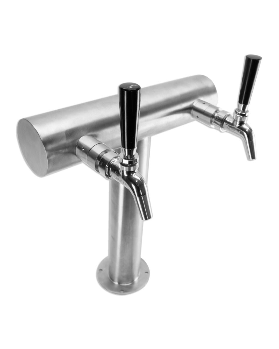 Keg King UltraT FasTap Tappetårn sett med 2 kraner er et tappetårn i metall med svarte håndtak, laget av rustfritt stål for varig holdbarhet - perfekt for din kegerator.