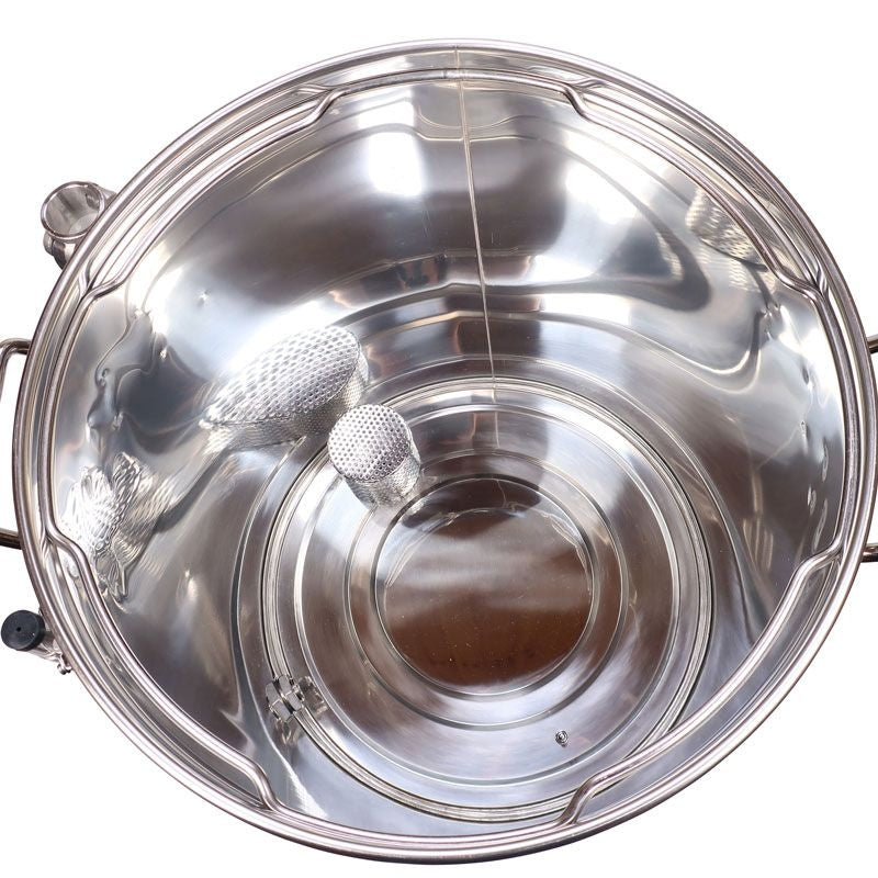 Nytt bunnfilter til Brewster Beacon 40L & 70L fra Brewolution sett ovenfra, et blankt filter i rustfritt stål designet for bryggekjeler, med en innebygd nettingfilter.