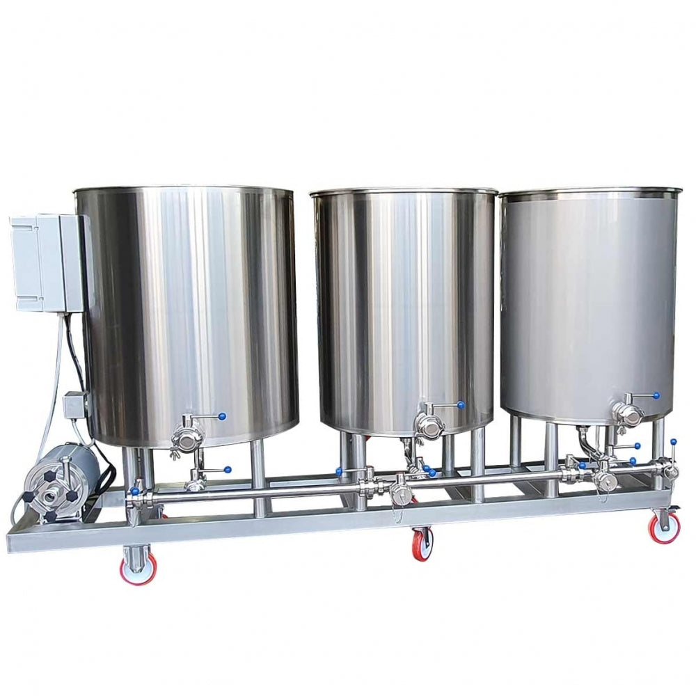 EnoBeer CIP System med 1-3 tankbiler har tanker i rustfritt stål på en hjulramme med rør og ventiler, noe som gir en robust løsning for rengjøring av bryggeri eller brygghusdrift.