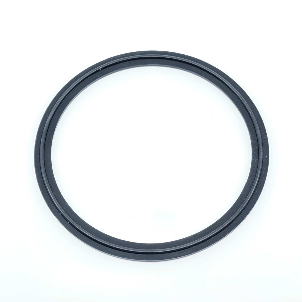 En 5" Tri-Clamp pakning med EPDM O-ringspakning fra Brewshop ligger flatt på en hvit bakgrunn.