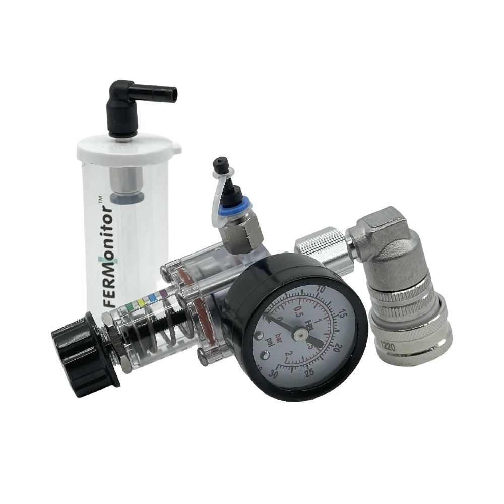 SPUNDit 3.0 Jellyfish Spunding Valve fra Homebrewer LAB har en gjennomsiktig beholder, måleinstrument, slangekoblinger og metallfittings - perfekt for overvåking av trykkgjæring eller som spundingventil på gjæringstanken din.