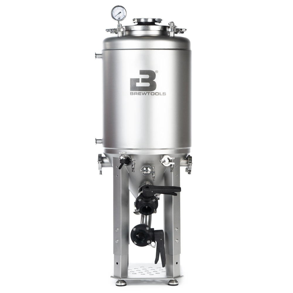 Brewtools F80 Unitank Light fra Brewtools, vist forfra med trykkmåler, ventiler og beslag på et metallstativ mot en hvit bakgrunn - ideelt for hjemmebryggere.