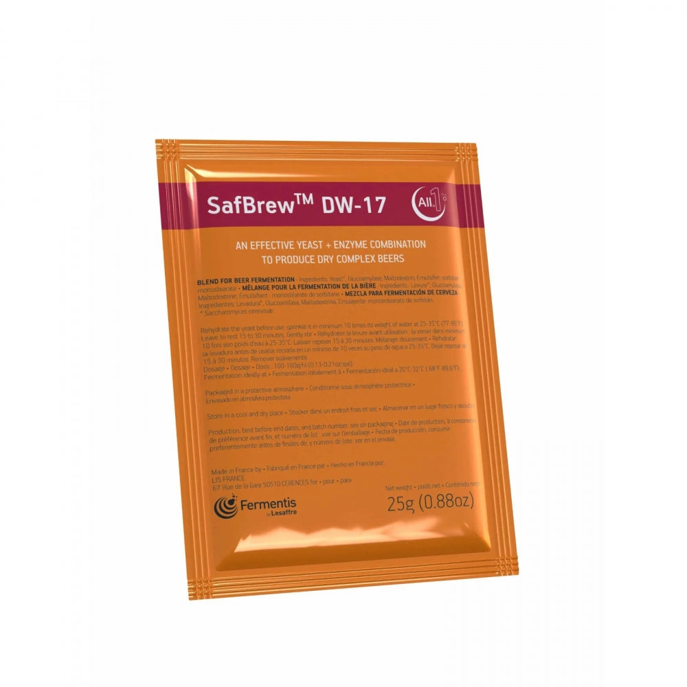 En oransje pakke merket SafBrew DW-17 - 25g (Best før februar 2026), som inneholder tørrgjær-øl og enzymblanding for høy alkoholgjæring, perfekt for brygging av komplekse øl.