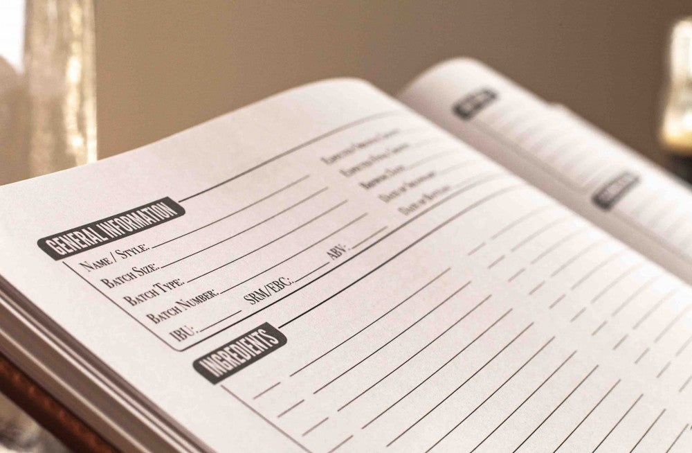The Brewshop Brew Journal - bryggelogg er åpen til en malside med seksjoner for generell info, navn, stil, batchtype, øloppskrifter, ingredienser og notatlinjer.