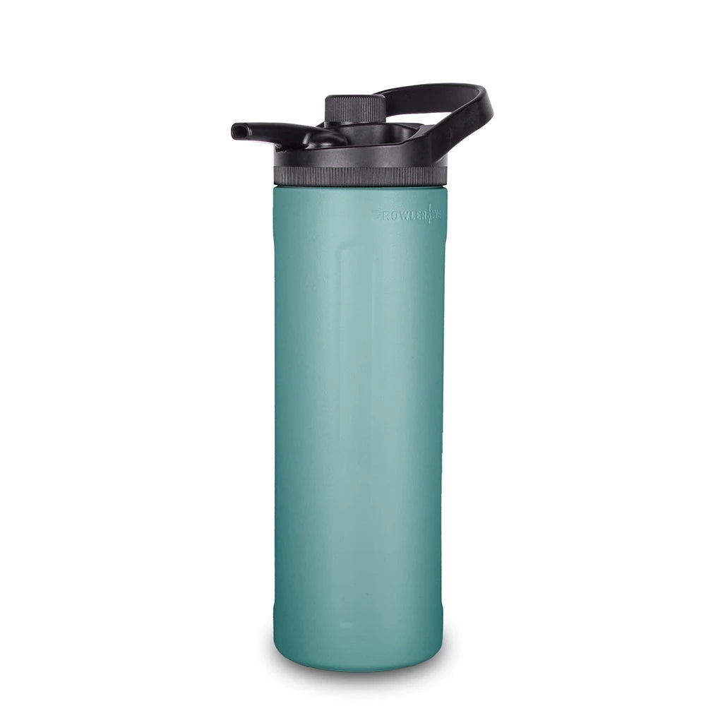 GrowlerWerks uKeg Twist 36 Seafoam (10,6 dl) Seltzer Maker står oppreist mot en hvit bakgrunn, og har en elegant kropp i rustfritt stål med et svart vippelokk og et praktisk bærehåndtak.