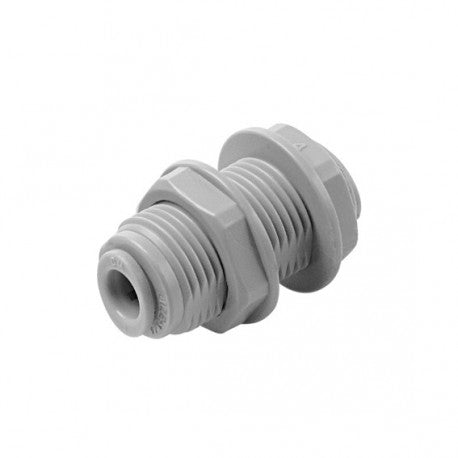 DMfit 1/2" Gjennomføring / Bulkhead Connector fra Dmfit er en grå plastkobling med gjenget kropp og sekskantmuttere, som sørger for sikker kabelinstallasjon gjennom skap. DMfit push-fit-designet gir rask og pålitelig tilkobling.