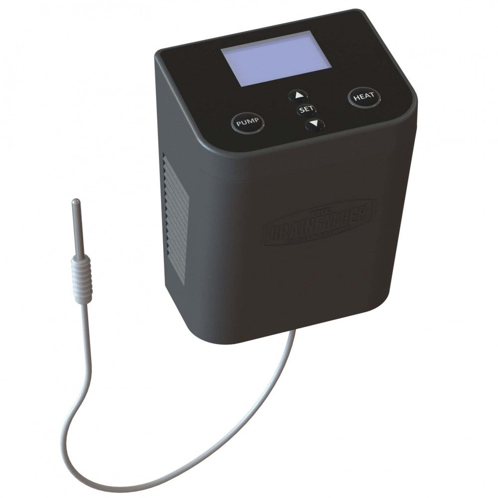Grainfather G30 Connect Control Box fra Grainfather er en svart digital enhet med skjerm, tre merkede knapper (Pump, Set, Heat) og en kablet sonde - ideell for automatisert eller Bluetooth-styrt brygging med Grainfather-systemet ditt.