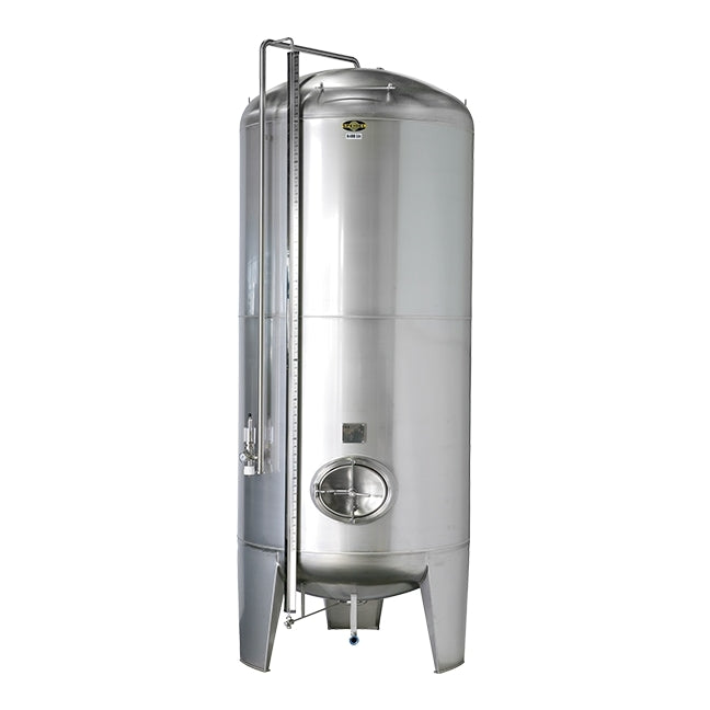Speidel trykktank FS-MO-3B 1150L - komplett er en stor, sylindrisk lagringstank i rustfritt stål fra Speidel med kuppelformet topp, fire ben, luke på siden, vertikal målemåler og sikkerhetsventil for sikker drift.