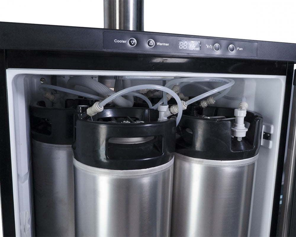 FasTap Edition KegMaster Series XL Kegerator fra Keg King har to tappekraner og temperaturdisplay - perfekt for servering av øl fra fett med perfekt kjøling.
