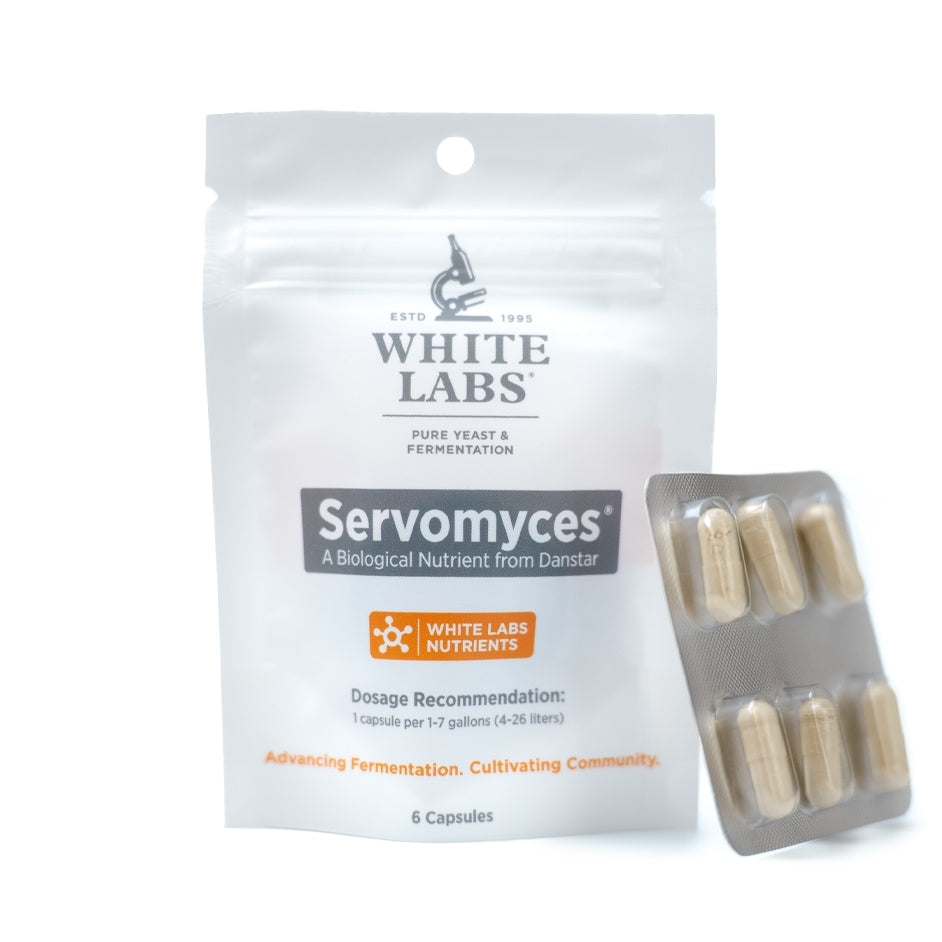 WLN3200 White Labs Servomyces Gjærnæring er vist med en blisterpakning med seks kapsler, perfekt for hjemmebryggere og bryggerier som ønsker optimal gjæring.