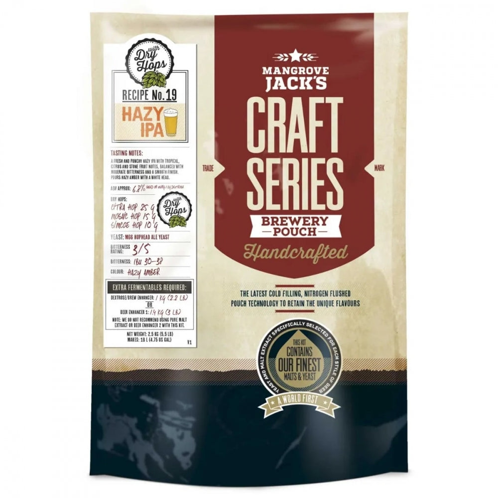 En pose Mangrove Jacks Craft Series Hazy IPA ekstraktsett (2,5 kg) til ølbrygging på hvit bakgrunn.