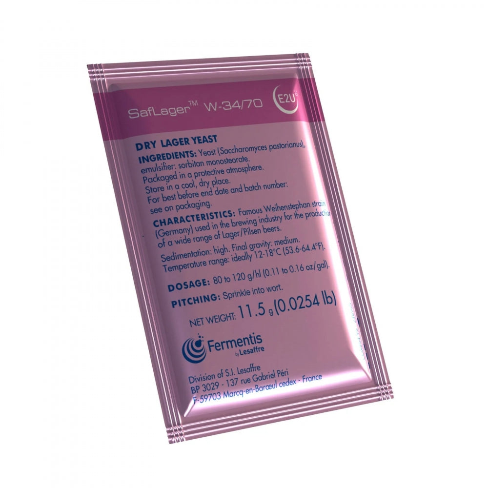 En rosa pakke med Fermentis SafLager W-34/70 - 11,5 g, inspirert av Weihenstephan-stammen, viser ingredienser, egenskaper, dosering og pitchingdetaljer på forsiden.