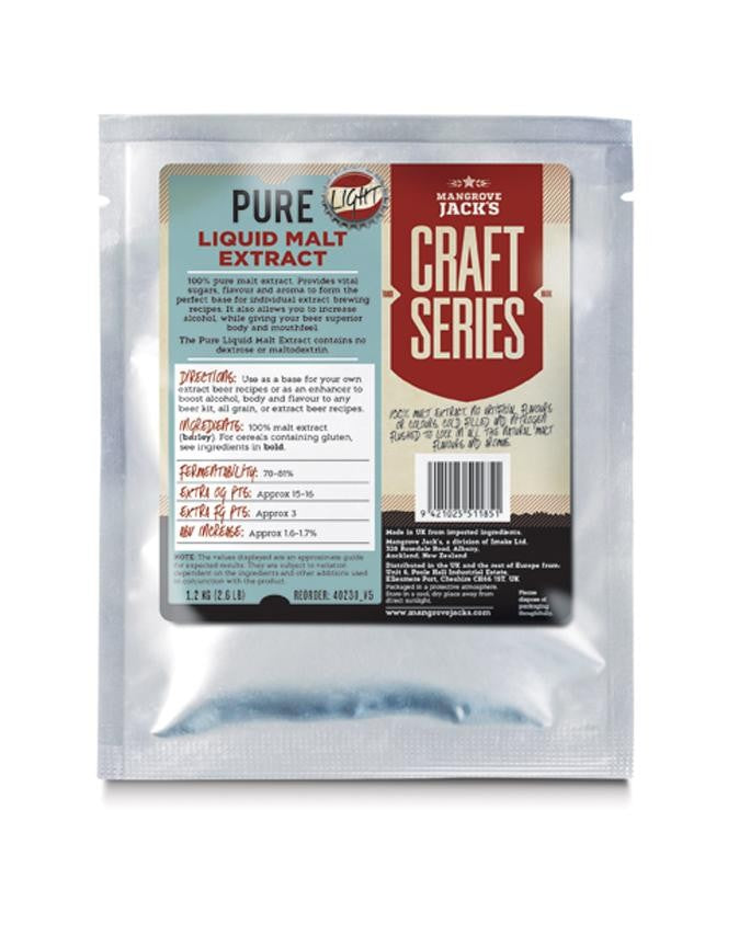 En forseglet pose med Mangrove Jack's Flytende Maltekstrakt lys 1,2 kg inneholder tydelig produktinformasjon og bruksanvisning på forsiden - perfekt for bryggeentusiaster.