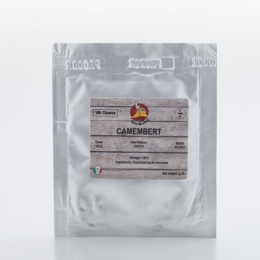 En forseglet sølvfarget pakke merket "Enolandia Kultur for Camembert ost for 10L melk", med oppbevaringsanvisning og ingrediensliste på forsiden.