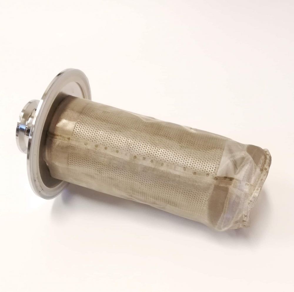 Brewshop 1,5" Tri-Clamp Inline Filter Kort (24,5 cm) har en 100 mikron maskevidde, flens og sylindrisk kropp i rustfritt stål - ideelt for industriell bruk eller brygging.