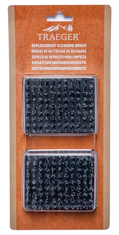Pakke med to Traeger Replacement BBQ Cleaning Brush - grillbørstehoder med svarte nylonbørster på et oransje bakkort - ideelt for utskifting av grillbørstehoder.