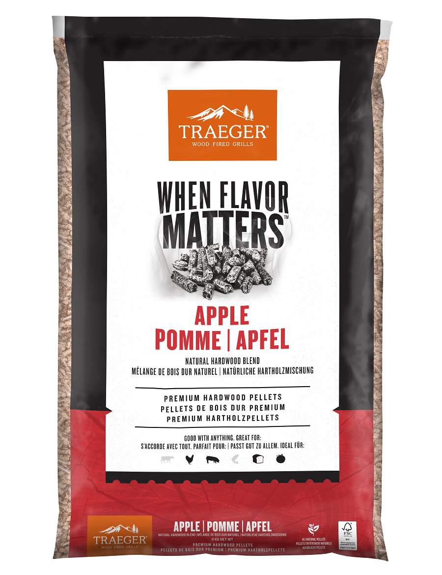 Traeger Apple Pellets 9kg for griller, merket "When Flavor Matters", tilbyr røyksmak og er laget av 100% trevirke. Produktinformasjon finnes på engelsk, fransk og tysk.