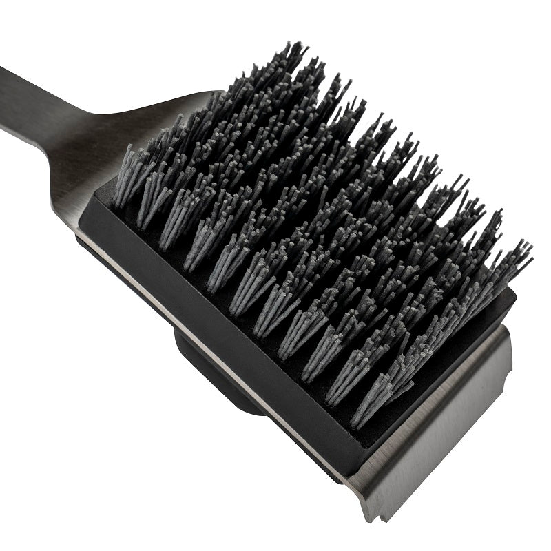 Nærbilde av Traeger BBQ Cleaning Brush - Grillbørste fra Traeger, med robust svart bust og en solid metallskrape på håndtaket - ideell som grillrengjøringsbørste for dyp og effektiv rengjøring.