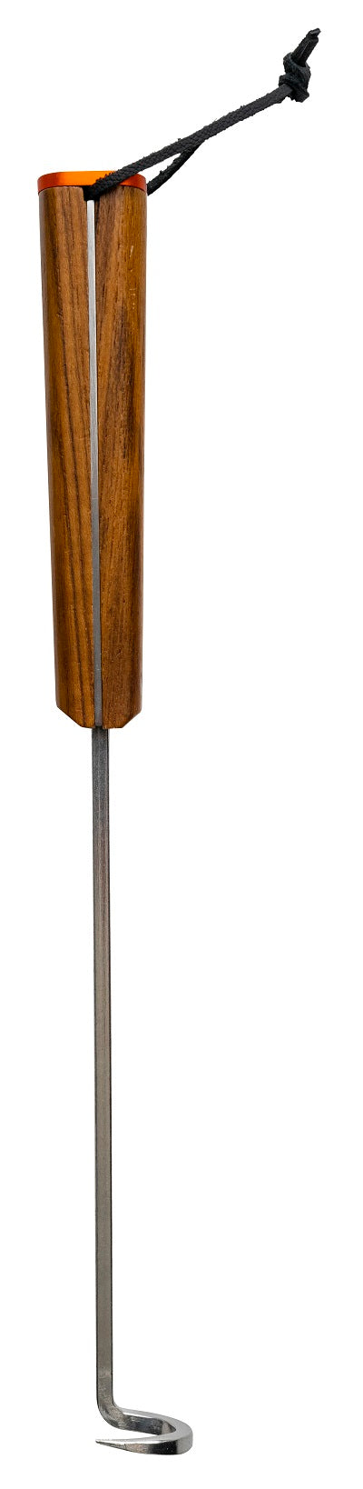 Traeger BBQ Pigtail - Teak er et grillredskap med langt håndtak, grep i teak og svart snor på toppen - laget av Traeger for varig holdbarhet.